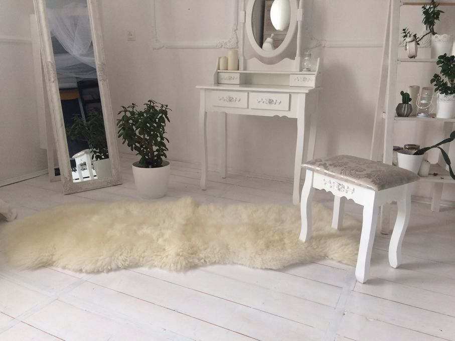 Sheepskin Rug 2-in-1 (200×70 cm) – Natural Milk Fur Carpet