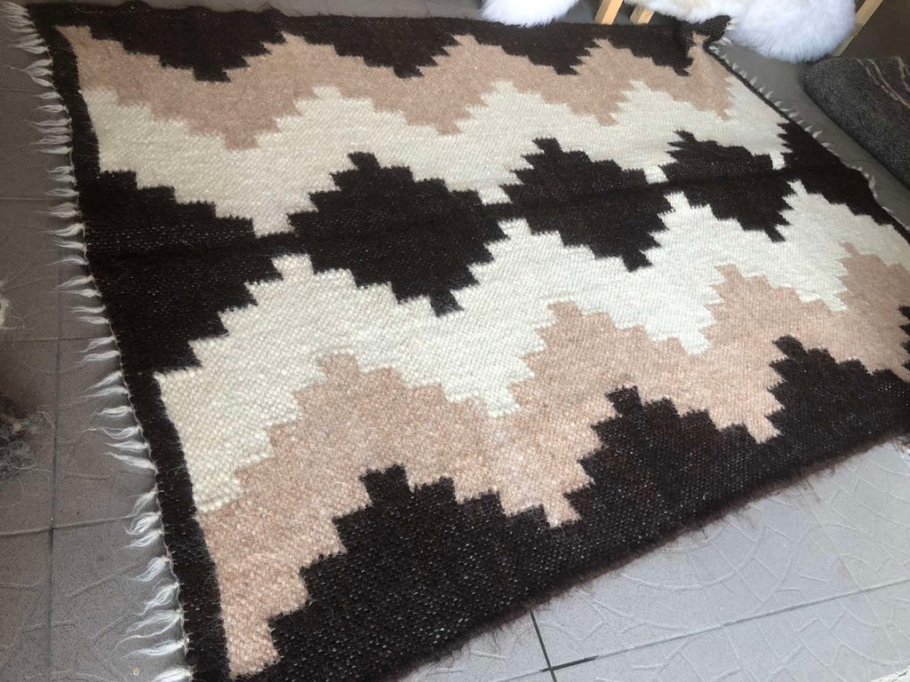 Carpathian Wool Blanket “Steps of Success” 140×200 cm – Premium Handmade Natural Wool
