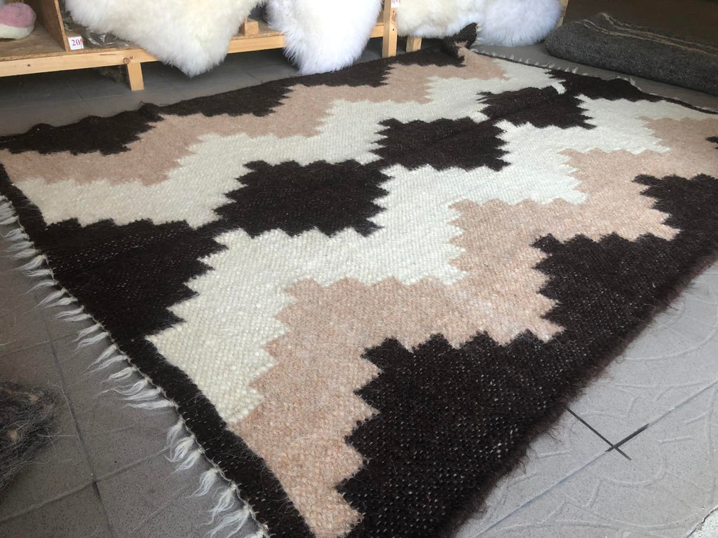 Carpathian Wool Blanket “Steps of Success” 140×200 cm – Premium Handmade Natural Wool