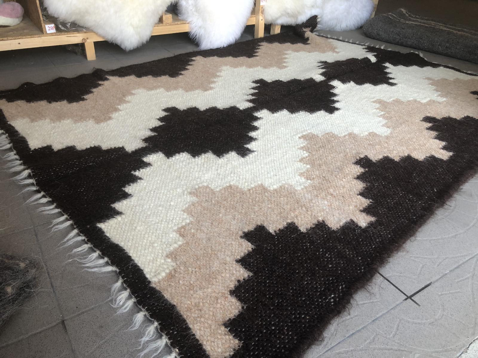 Carpathian Wool Blanket “Steps of Success” 140×200 cm – Premium Handmade Natural Wool