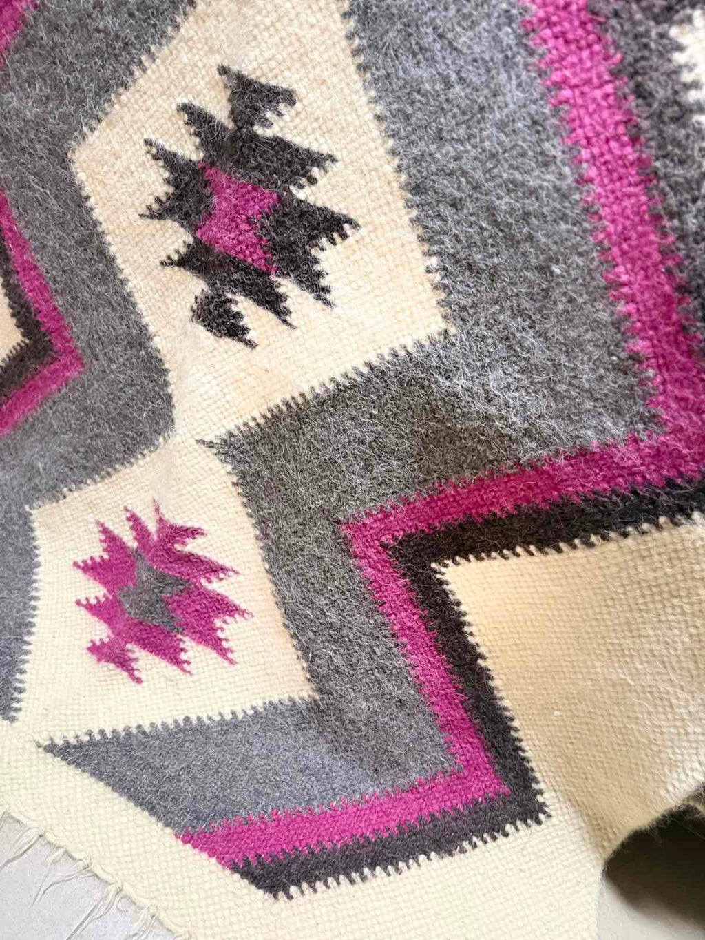 Carpathian Wool Blanket “Bright” 200×220 cm – Premium Handmade Natural Wool