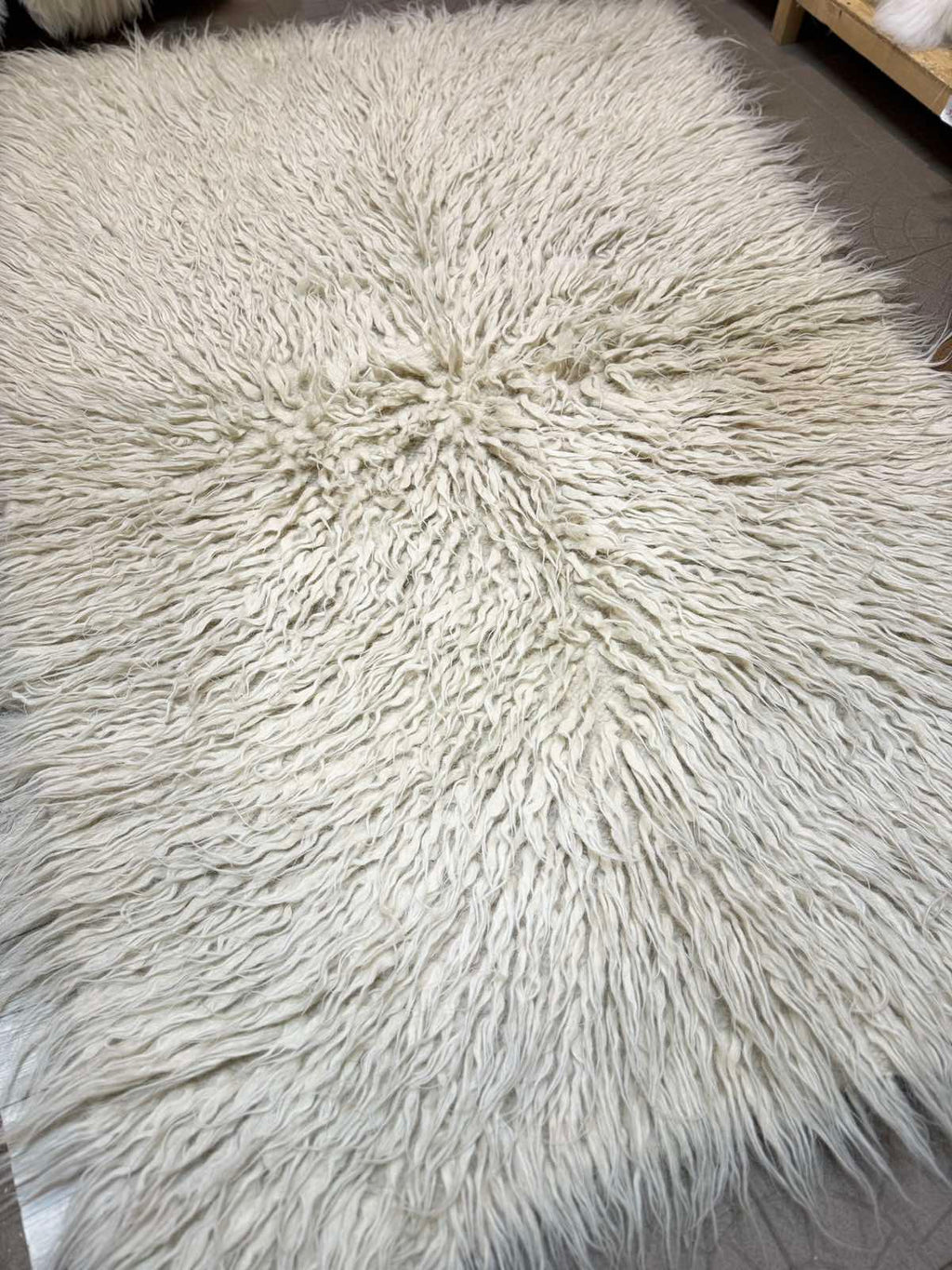 Carpathian Wool Blanket “Hunya” 150×200 cm – Premium Handmade Natural Wool